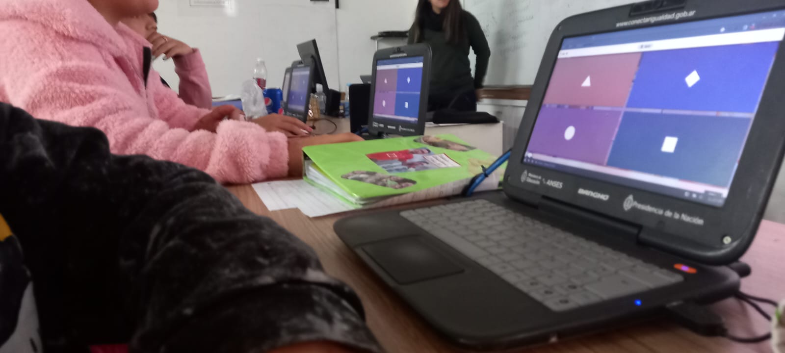 Descubriendo el poder del lenguaje algebraico: experiencia en la sala de informática