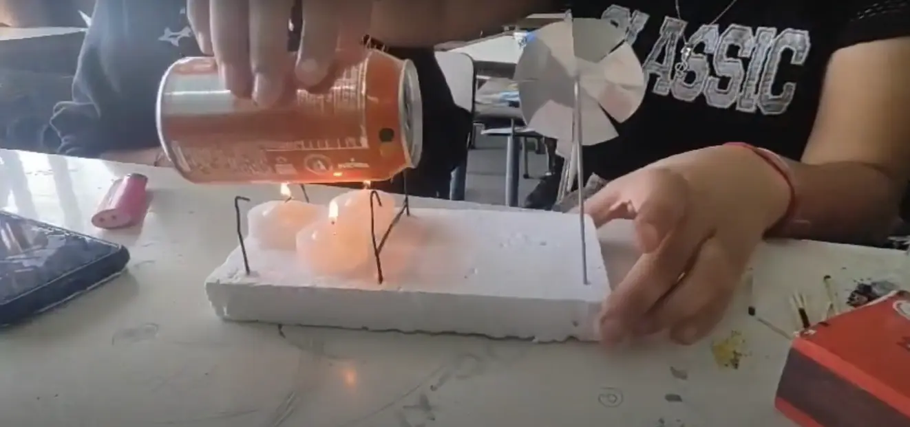 Físico Química: maquetas y dispositivos de electricidad de 2°1°